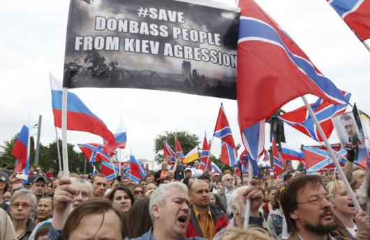 A woman from Donbass addresses the Maidanites in Ukraine