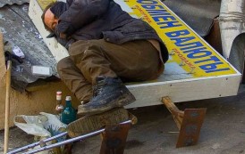Кризис шагает по Украине: долги по зарплатам растут как на дрожжах