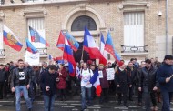 France: Rassemblement pour le Donbass devant l’ambassade de l’Ukraine à Paris