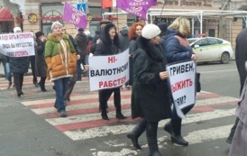 Активисты “финансового Майдана” пикетировали здание Нацбанка в Одессе (видео).