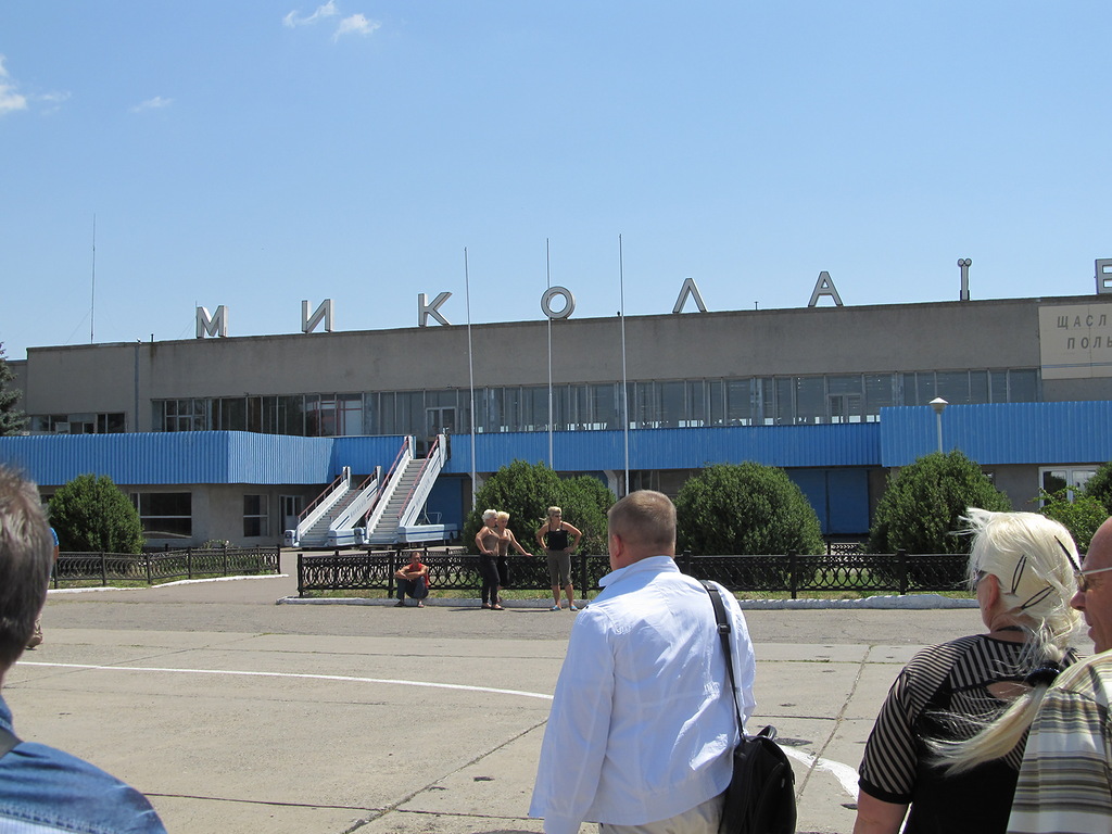 Николаевский аэропорт методично режут на металлолом