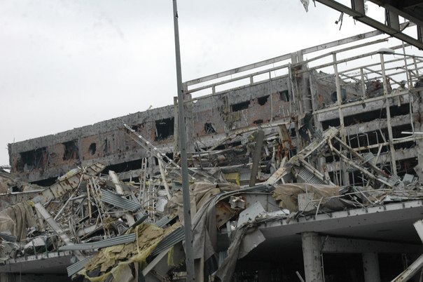 In der Nacht geriet der Donezker Flughafen unter Beschuss seitens der Ortschaft Peski
