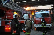 Восемь человек пострадали при пожаре в пристройке к торговому центру в Москве