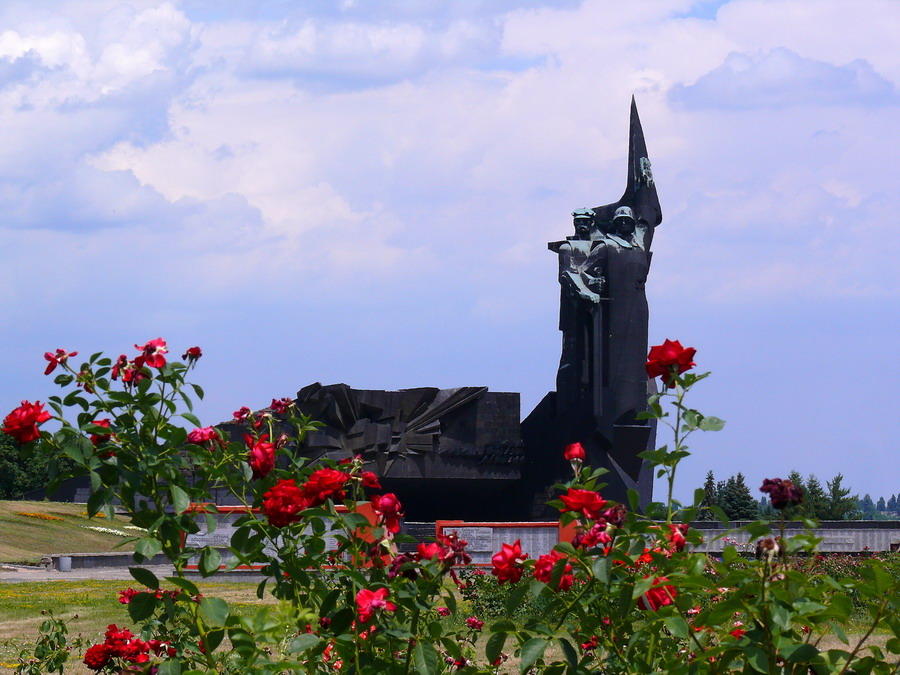 Exciting video of Donetsk: pre-war beauty and peace and sequences of the war