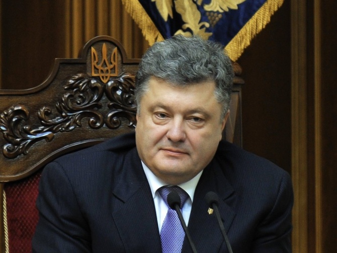 Poroshenko orders to complete fortifications on disengagement line in Donbass by mid-July