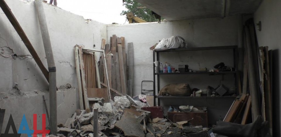 Украинскими обстрелами в Донецке за ночь повреждено 10 домов — мэрия