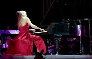 Konzert der Pianistin Valentina Lisitsa in Donezk anlässlich des Tags des Gedenkens und des Leids