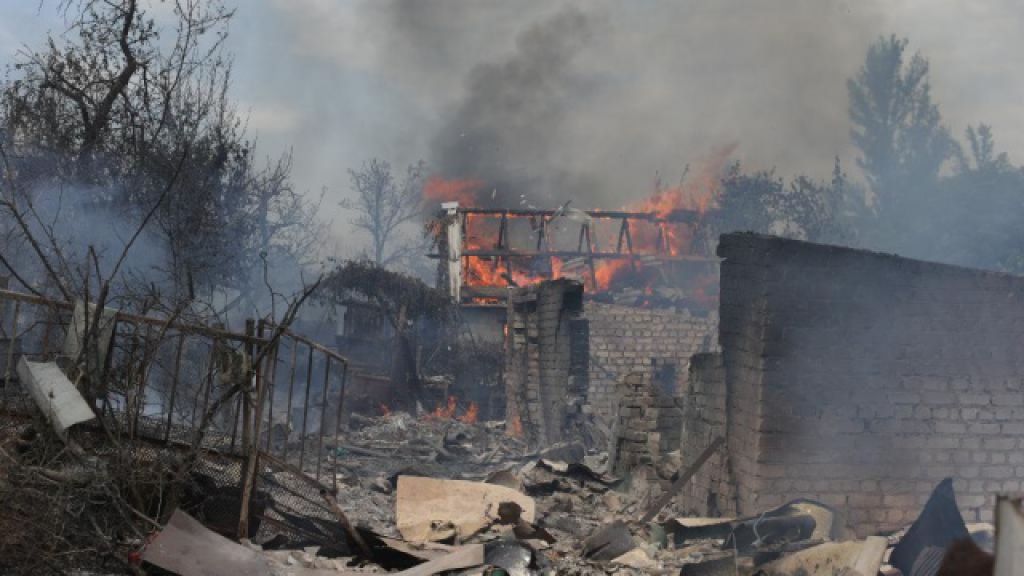Обстрелом ВСУ в Тельмановском районе разрушены четыре частных дома