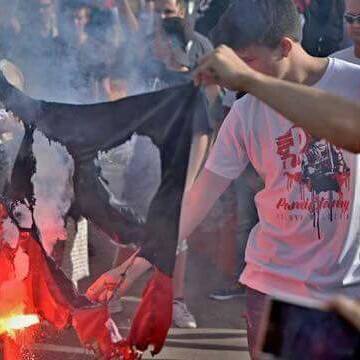 Spłoneła flaga banderowskich oprawców