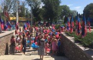 В центральном парке Донецка состоялся праздник для детей — переселенцев из прифронтовых районов