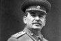 Грузин в своем дворе установил шестиметровый памятник Сталину