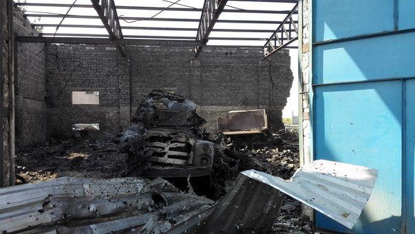 Карателям и оккупантам под Горловкой дан отпор: взорван штаб 34-го батальона, уничтожен склад БК, сожжена техника