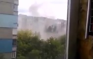 Многоэтажка в центре Донецка повреждена прямым попаданием снаряда