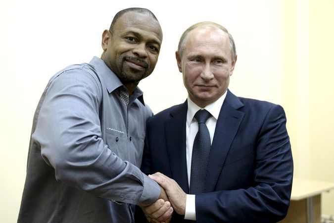 Американский боксер Рой Джонс попросил у Владимира Путина российское гражданство (ВИДЕО)