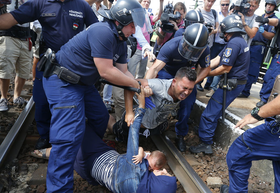Eastern European states’ leaders to hold emergency summit on spiking refugee influx