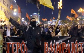 „Heil Ukraine!“: Tausende Bandera-Verehrer marschieren durch Kiew (VIDEO from RT)