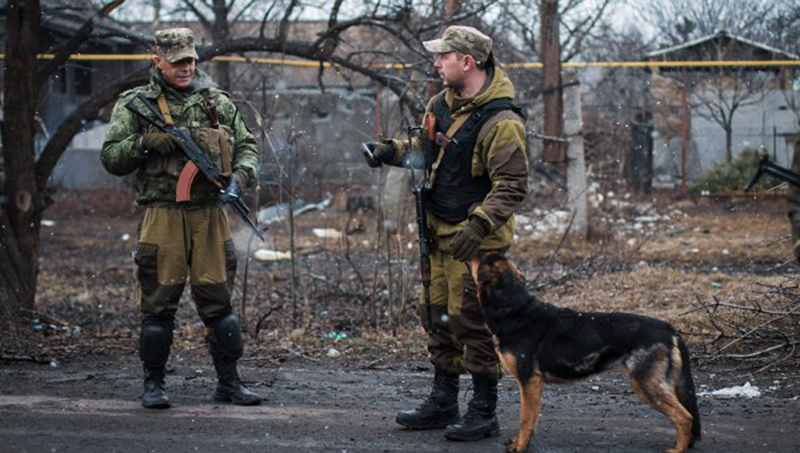 Explosive specialists of the DPR neutralized 2 Ukrainian shells in populated area in the West of Donetsk