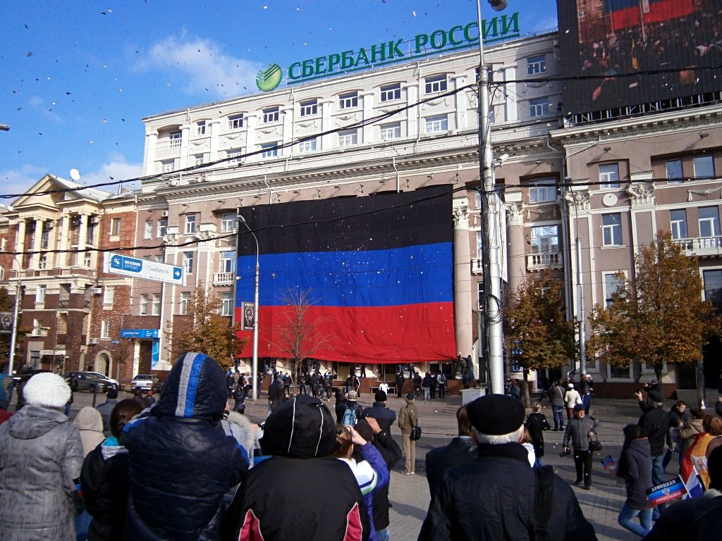 Massive holiday on Sunday in the Lenin square-Flag Day of the DPR