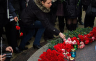 Митинг скорби по погибшим в авиакатастрофе лайнера А-321 прошел в центре Донецка возле кафедрального собора