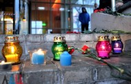 Die Donezker Studenten veranstalteten ein Meeting zum Gedenken an die Opfer der Terroranschläge in Paris