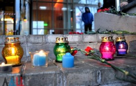 Donetsk students held a rally in memory of casualties in Paris (VIDEO)