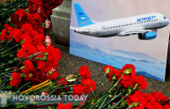 (PHOTOS) Un rassemblement en hommage aux victimes du crash d’Airbus A321 aujourd’hui à Donetsk