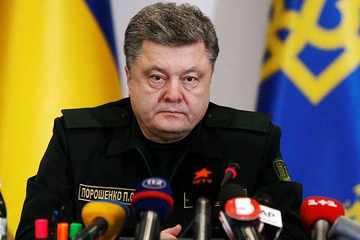 Порошенко дал приказ украинским военным открывать огонь, чтоб защитить свои жизни
