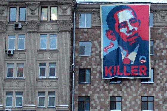 “OBAMA IS A KILLER ” Washington Condemns Banner Hanging Near U.S. Embassy In Moscow