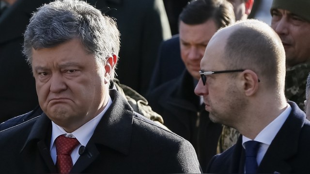 Libération: Порошенко «сливает» Яценюка ради западного финансирования