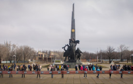 Молодежь ЛНР отметила день освобождения Луганщины патриотическим флешмобом
