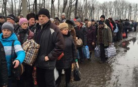 Die Ukraine sagt, daß sie sich um ihre Bürger kümmert, es ist aber Russland, das den Flüchtlingen aus dem Donbass die helfende Hand reicht
