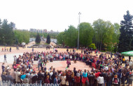 Thousands of Donetsk dwellers gathered in the central park named after Scherbakov in the capital of the DPR