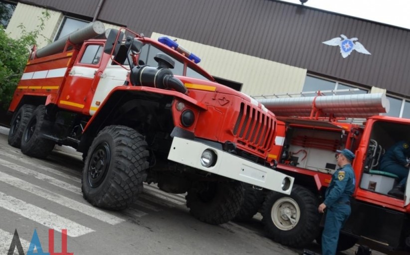 Пожарные ДНР получили спецтехнику, доставленную в Республику гуманитарным конвоем России