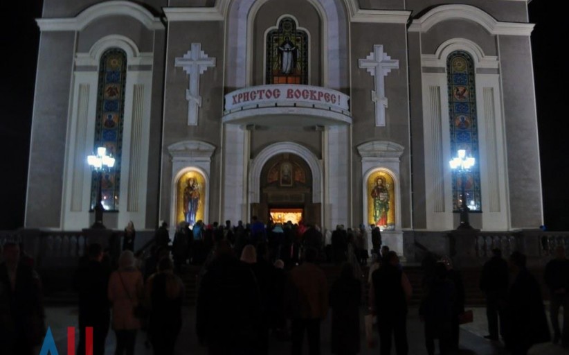 Крестный ход у Свято-Преображенского кафедрального собора в Донецке