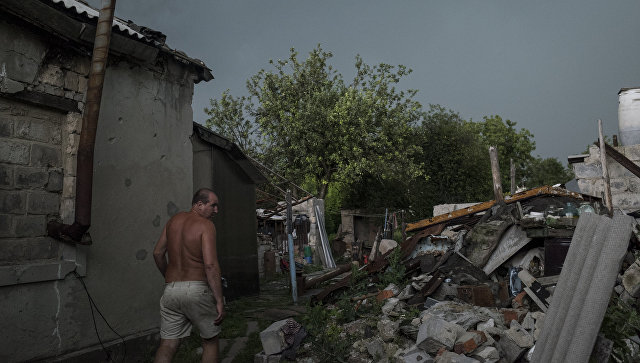Украинские боевики обстреляли окраины Донецка, Ясиноватой и село Саханка на юге страны