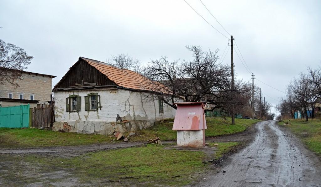 Kiev troops shelled village Zaytsevo, they targeted place of issuing point of humanitarian aid