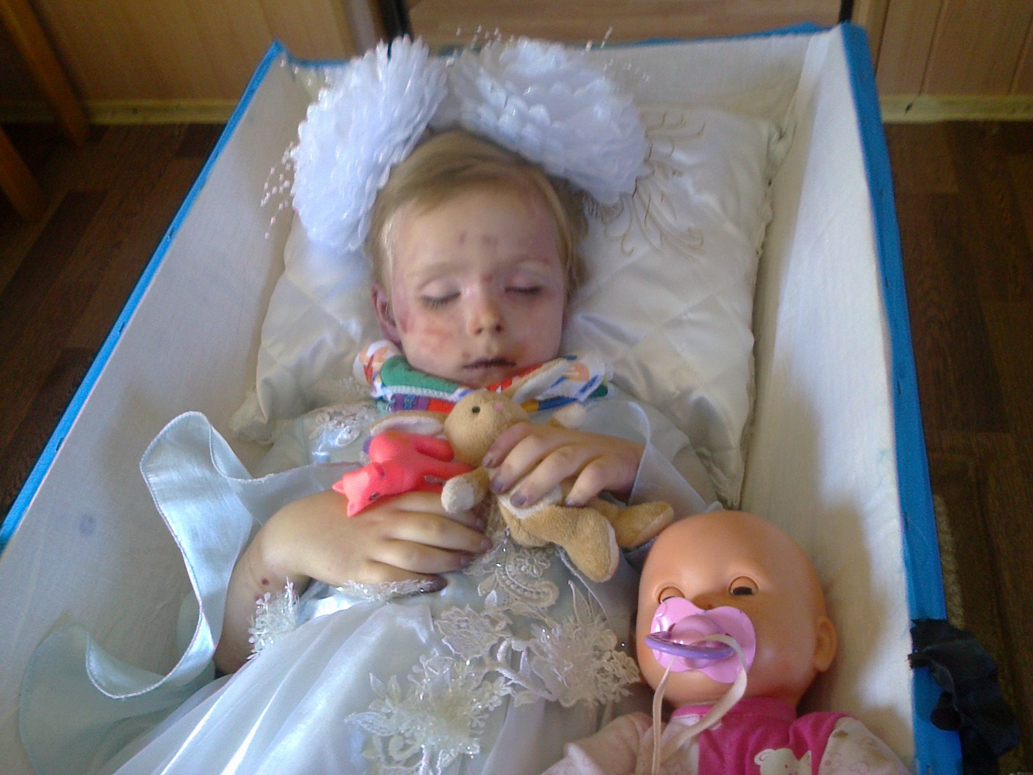 Kirovskoe will never forget 24th August 2014. Military crimes of Ukraine, death of child Sonya Martynyuk (VIDEO)