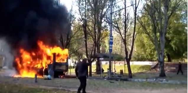 Обстрел ВСУ унес 8 невинных жизней 1 октября 2014 на остановке в Донецке(ВИДЕО)