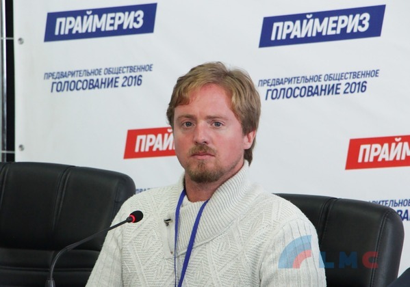 AS OF 12 P.M. OVER 30 THOUSAND REGISTERED VOTERS CAST THEIR VOTES, MONITORING FROM THE USA WAS PATRICK LANCASTER IN LUGANSK REPUBLIC