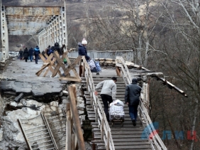 Woman Dies At Ukraine Checkpoint Due To Nazi Ukrainian Forces Blocking Ambulance Trying To Arrive To Provide Emergency Relief !