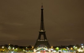 Франция скорбит по террористам Алеппо: в Париже отключена иллюминация Эйфелевой башни