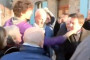 (ВИДЕО, замедленные кадры) Кандидат в президенты Франции Мануэль Вальс получил пощечину