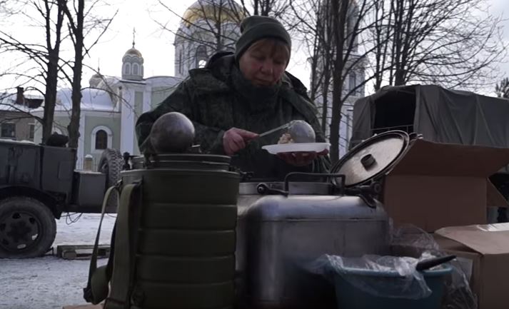 DPR Army arranged mobile kitchen for dwellers of front districts