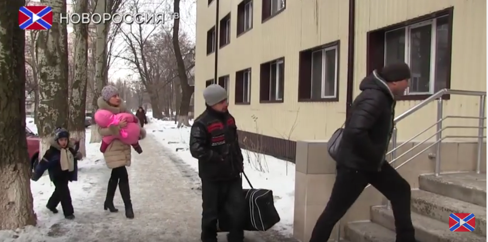 Эвакуация населения из прифронтовых районов Донецка продолжается(Видео)