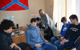 La vie continue en dépit d’une guerre. Les étudiants de l’Université technique de Donetsk en stage à Novorossia Today.