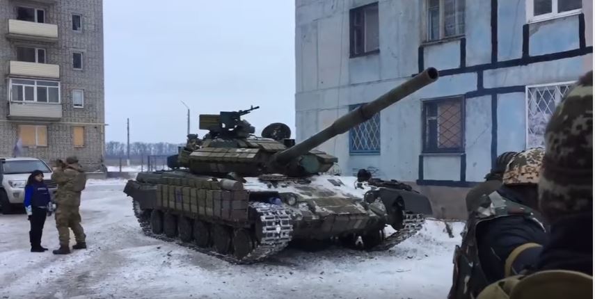 Finally OSCE left hotel to make inspection in 3 days of shelling. They saw tanks and talked to Ukrainian side (VIDEO)