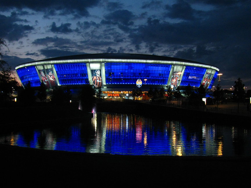 A Sign Of Beautiful Things To Come, For The First Time In Three Years, Donbass Arena Lights Up The Skies ! (VIDEO)