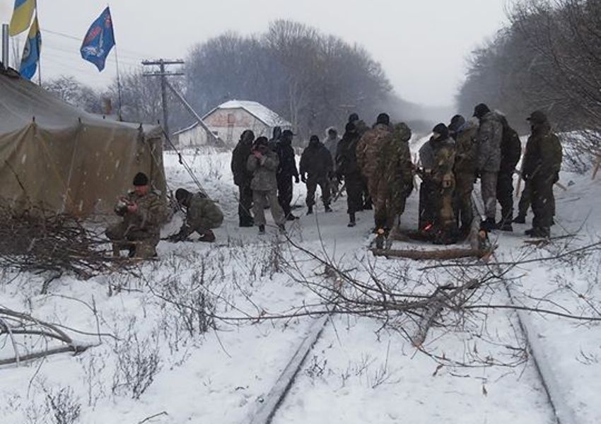 Ukraine Junta Military And Members Of Nazi Right Wing Movements Now Form Railway Blockade To Block Off Russia