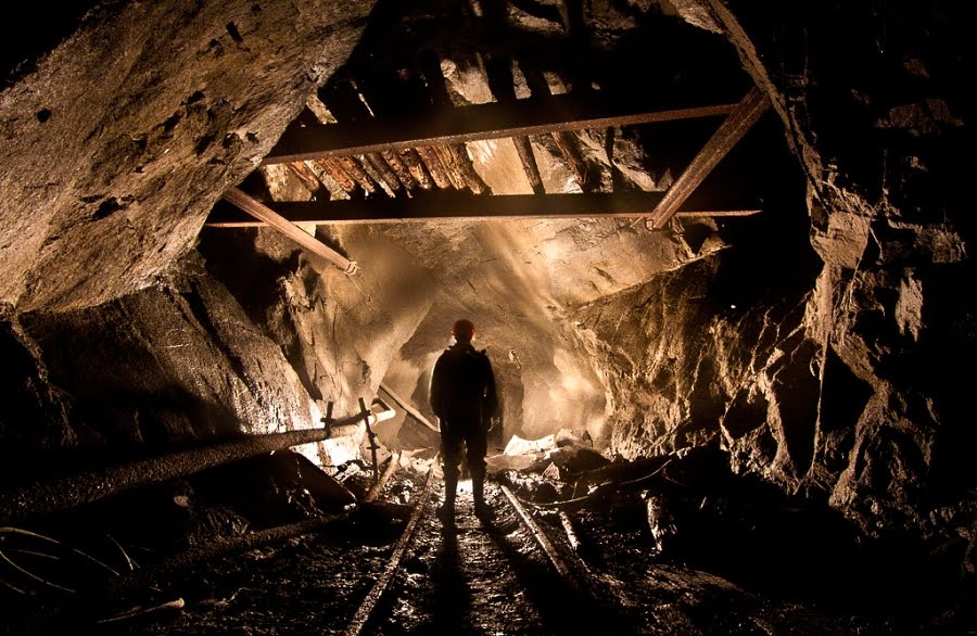 Staying Below, Miners In The Kiev Controlled Regions Of Donbass Go On Strike, Demanding Pay Raise !