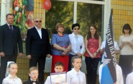 Депутаты ДНР посетили праздничные мероприятия приуроченные к последнему звонку